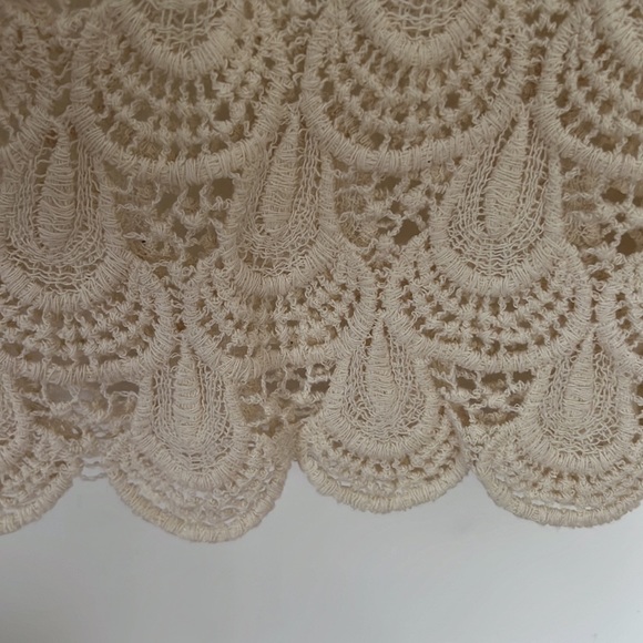 Delicate Lace top - Picture 3 of 7